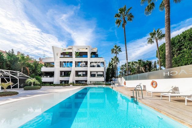 Foto 1 de Àtic en venda a Cabo Pino - Reserva de Marbella de 2 habitacions amb terrassa i piscina