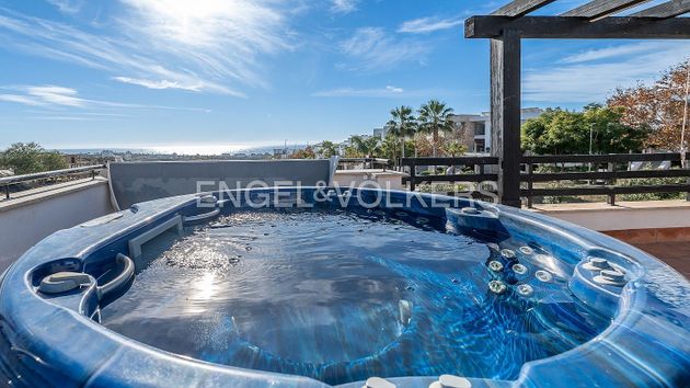 Foto 2 de Casa en venta en Los Monteros - Bahía de Marbella de 2 habitaciones con terraza y piscina