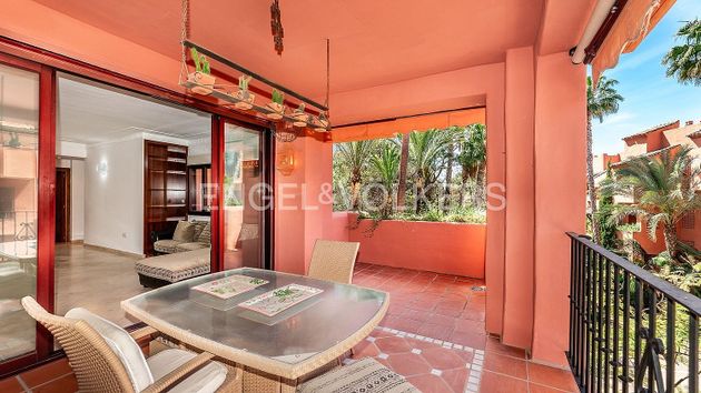 Foto 1 de Piso en venta en Los Monteros - Bahía de Marbella de 4 habitaciones con terraza y piscina