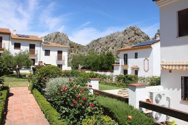 Foto 2 de Casa adossada en venda a Montejaque de 3 habitacions amb terrassa i piscina