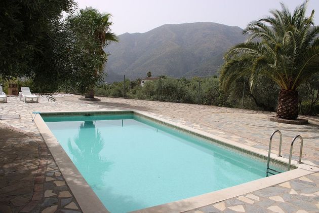 Foto 2 de Venta de chalet en Zahara de 4 habitaciones con terraza y piscina