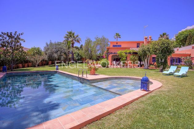 Foto 2 de Alquiler de chalet en Guadalmina de 4 habitaciones con terraza y piscina