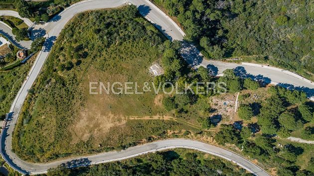 Foto 2 de Venta de terreno en Benahavís de 18421 m²