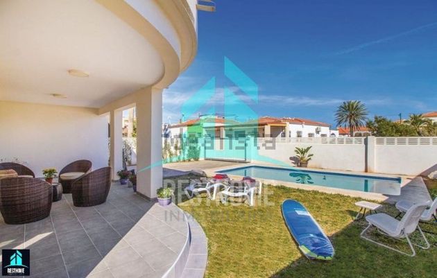 Foto 1 de Casa en venda a Centro Urbano de 4 habitacions amb terrassa i piscina