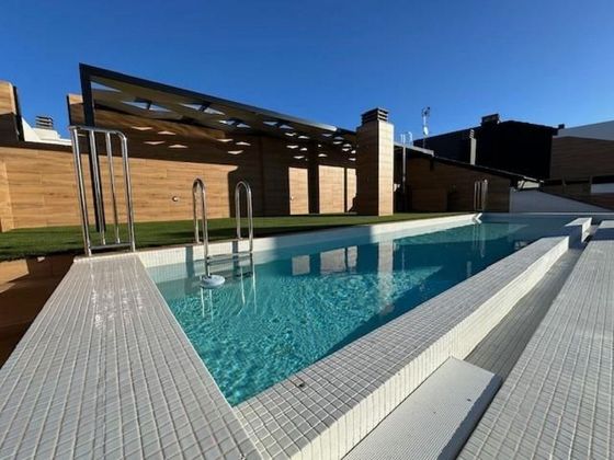 Foto 1 de Venta de ático en Juan Carlos I de 3 habitaciones con terraza y piscina