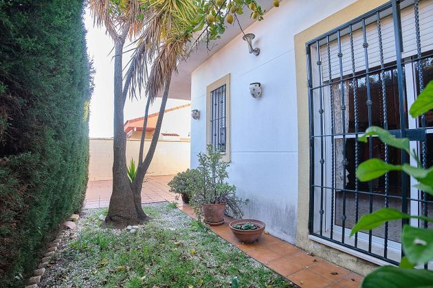 Foto 2 de Casa en venda a Bollullos de la Mitación de 3 habitacions amb terrassa i jardí