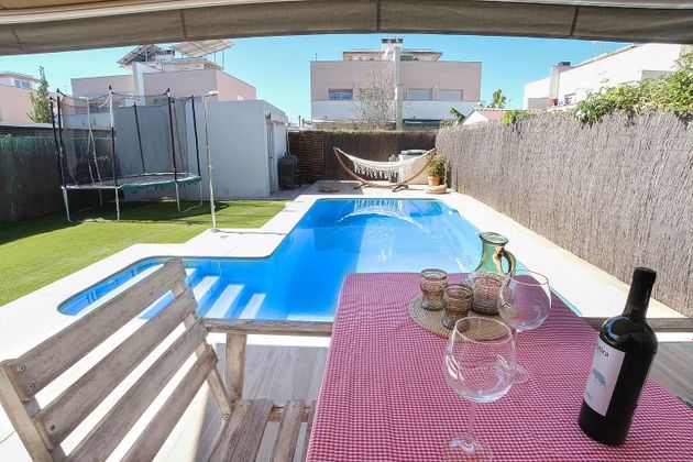 Foto 2 de Casa en venta en Bollullos de la Mitación de 4 habitaciones con terraza y piscina