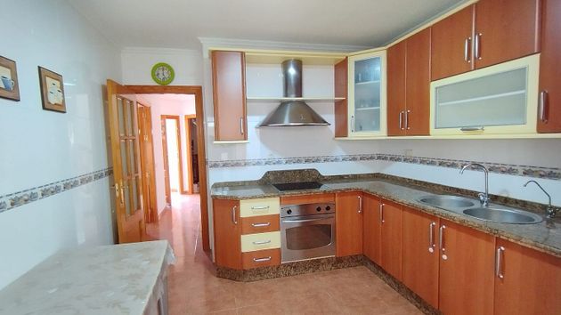 Foto 1 de Casa adosada en venta en Huércal de Almería de 4 habitaciones con terraza y aire acondicionado