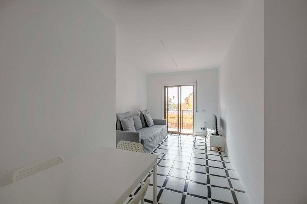 Foto 2 de Alquiler de piso en La Plana de 3 habitaciones con muebles y balcón