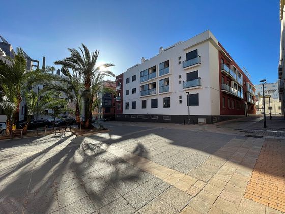 Foto 2 de Pis en venda a calle Del Cadí de 3 habitacions amb terrassa i garatge