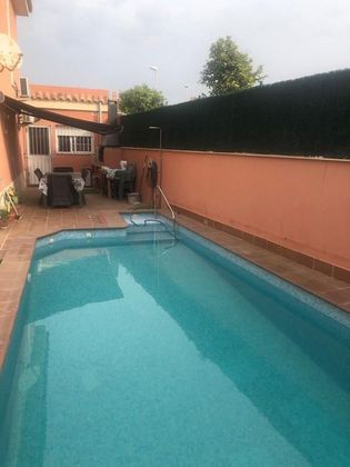 Foto 1 de Casa en venda a El Rinconcillo de 5 habitacions amb piscina i jardí
