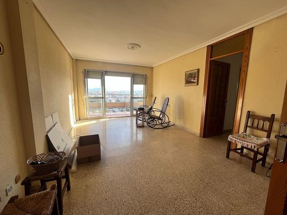 Foto 2 de Piso en venta en Reconquista-San José Artesano-El Rosario de 4 habitaciones con balcón y ascensor