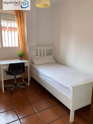 Foto 2 de Pis en lloguer a calle Rio Ebro de 3 habitacions amb mobles i aire acondicionat