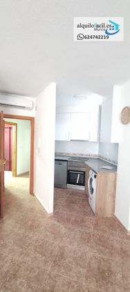 Foto 2 de Pis en lloguer a calle Escuelas de 2 habitacions amb mobles i aire acondicionat