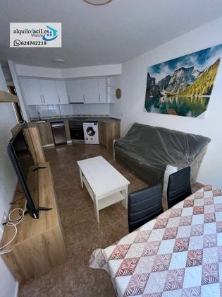 Foto 1 de Pis en lloguer a calle Escuelas de 1 habitació amb mobles i aire acondicionat