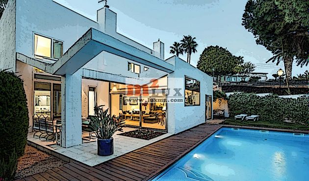 Foto 1 de Xalet en venda a calle Pineda de 4 habitacions amb terrassa i piscina