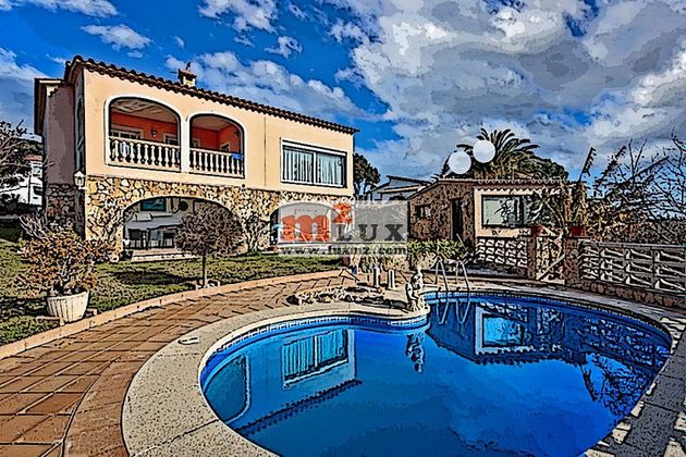Foto 1 de Chalet en venta en Sant Pol - Volta de l'Ametller de 4 habitaciones con terraza y piscina