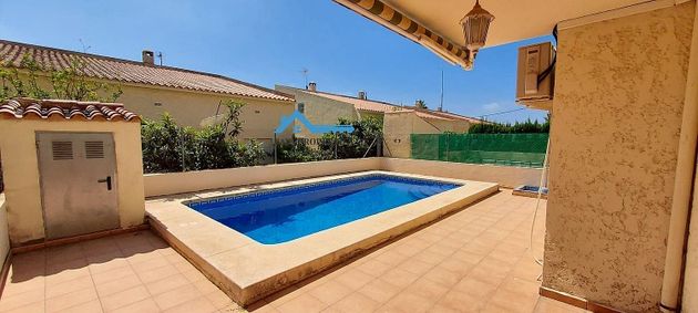 Foto 1 de Casa en venta en Nucia (la) de 4 habitaciones con terraza y piscina