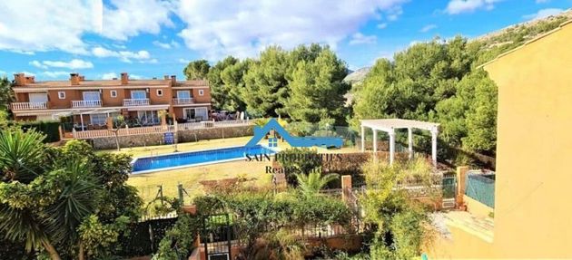 Foto 1 de Casa adossada en venda a Colonia Escandinavia-Cautivador de 3 habitacions amb terrassa i piscina