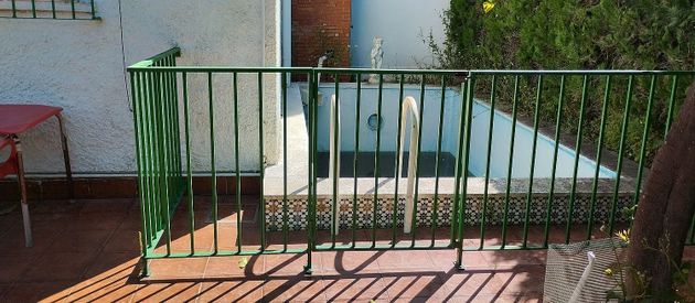 Foto 2 de Casa adossada en venda a La Hacienda - Nueva Andalucía de 3 habitacions amb terrassa i piscina