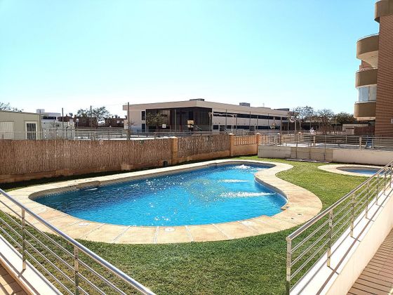 Foto 2 de Venta de piso en avenida Reino de España de 3 habitaciones con terraza y piscina
