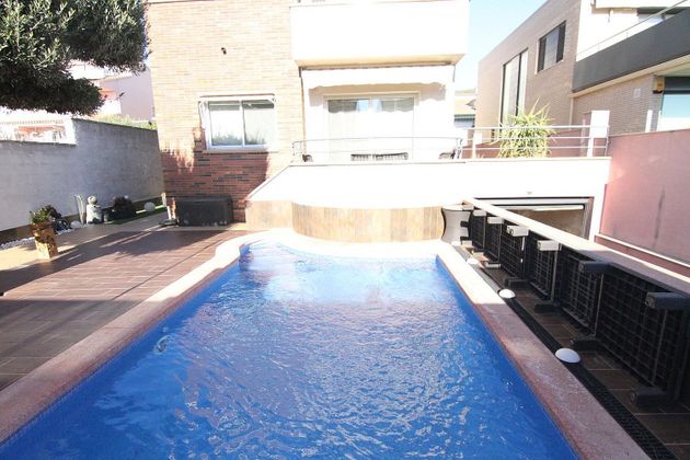 Foto 2 de Xalet en venda a Olesa de Montserrat de 5 habitacions amb terrassa i piscina