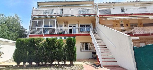 Foto 1 de Casa en venta en Centro - Roda de Barà de 4 habitaciones con terraza y jardín