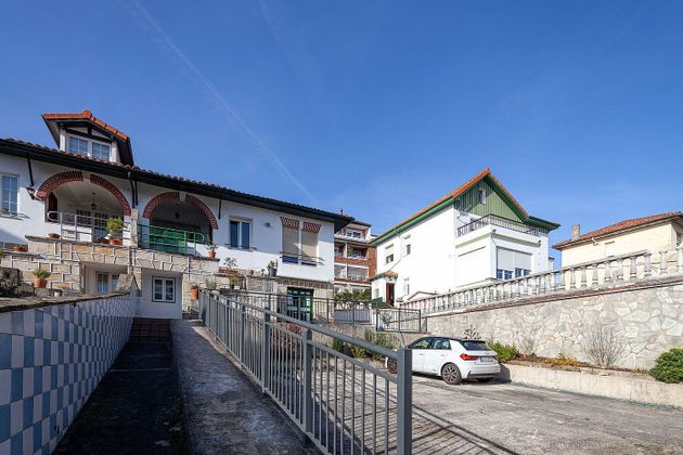 Foto 1 de Casa en venda a calle Violeta de 4 habitacions amb terrassa i garatge