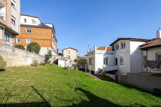 Foto 2 de Venta de casa en calle Violeta de 4 habitaciones con terraza y garaje