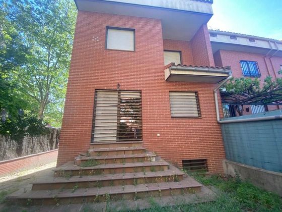 Foto 2 de Casa en venda a Humanes de Madrid de 4 habitacions amb terrassa i garatge