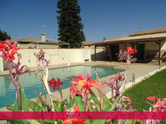 Foto 1 de Venta de chalet en Las Lagunas - Campano de 3 habitaciones con piscina y garaje