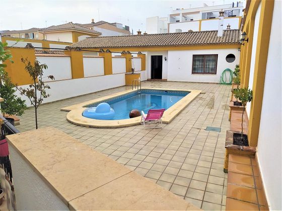 Foto 1 de Venta de casa en Villa del Río de 4 habitaciones con piscina y jardín