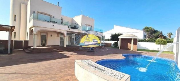 Foto 2 de Xalet en venda a Perín de 5 habitacions amb terrassa i piscina