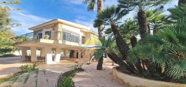 Foto 2 de Chalet en venta en Perín de 4 habitaciones con terraza y piscina