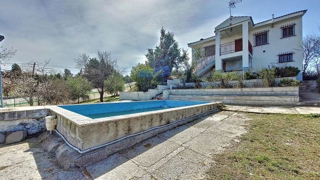 Foto 1 de Casa en venta en Chinchón de 3 habitaciones con piscina y garaje