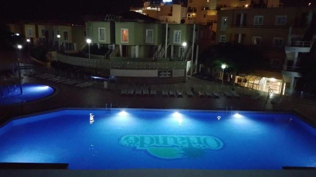 Foto 1 de Dúplex en venta en calle Antonio Navarro Residence Orlando Costa Adeje de 1 habitación con terraza y piscina