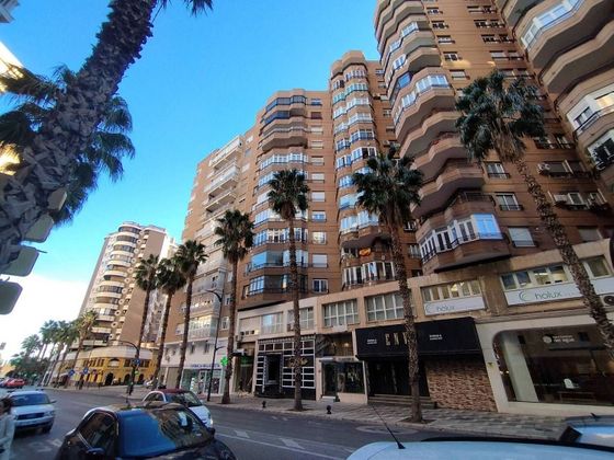 Foto 2 de Piso en venta en calle Canovas del Castillo de 4 habitaciones con terraza y ascensor