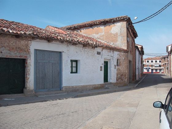 Foto 1 de Casa en venda a calle Castillo de 2 habitacions amb jardí i calefacció
