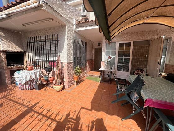 Foto 1 de Casa adossada en venda a Almoradí de 5 habitacions amb garatge i aire acondicionat