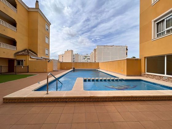 Foto 2 de Venta de piso en Almoradí de 3 habitaciones con terraza y piscina