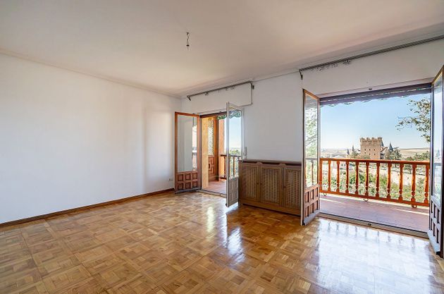 Foto 2 de Pis en venda a plaza De la Merced de 5 habitacions amb garatge i balcó