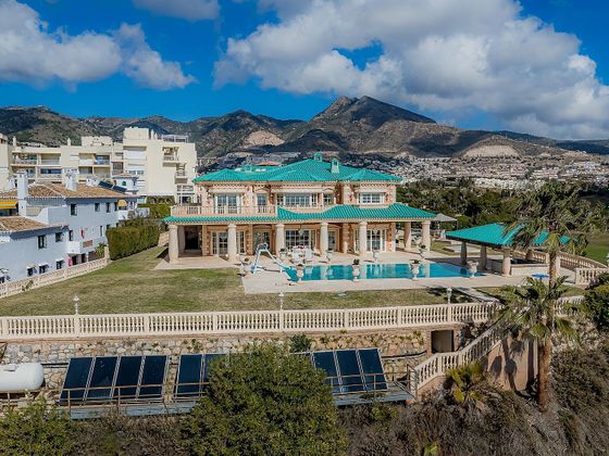 Foto 1 de Xalet en venda a calle Vela de 6 habitacions amb terrassa i piscina
