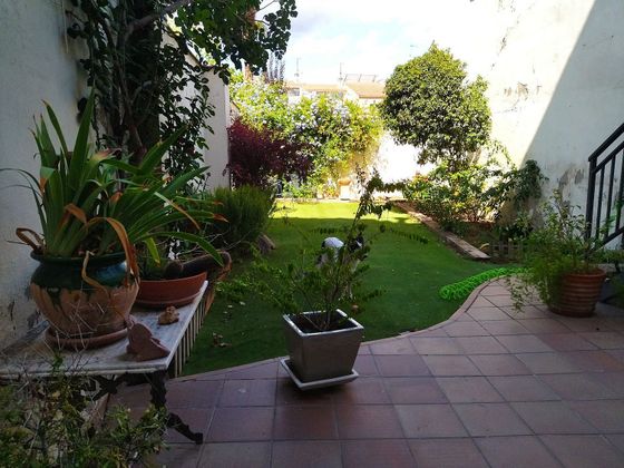 Foto 1 de Casa adossada en venda a Esparreguera de 4 habitacions amb terrassa i jardí