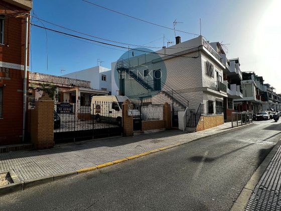 Foto 1 de Venta de casa en calle Fragata de 5 habitaciones con piscina y balcón