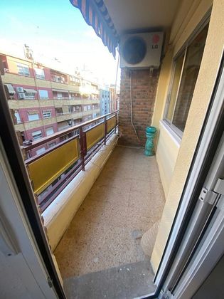 Foto 1 de Alquiler de piso en calle De Luz Casanova de 4 habitaciones con balcón y aire acondicionado
