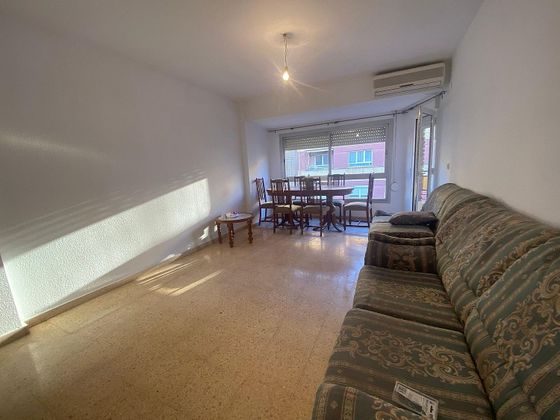 Foto 2 de Alquiler de piso en calle De Luz Casanova de 4 habitaciones con balcón y aire acondicionado