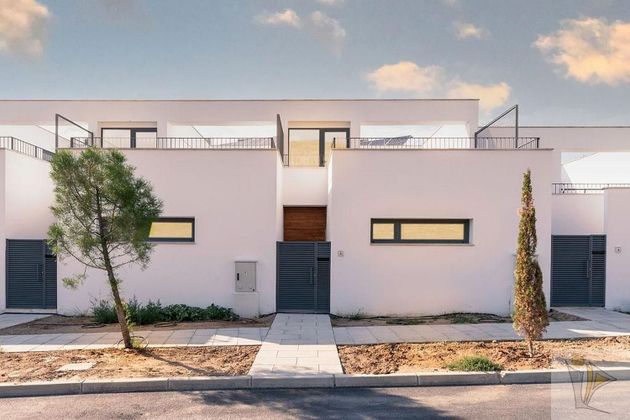 Foto 2 de Venta de casa en Nuevo Aranjuez de 4 habitaciones con terraza y piscina