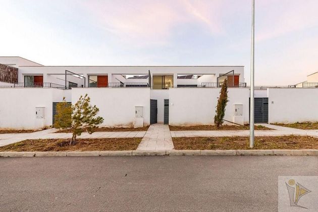 Foto 2 de Casa en venda a Nuevo Aranjuez de 3 habitacions amb terrassa i piscina