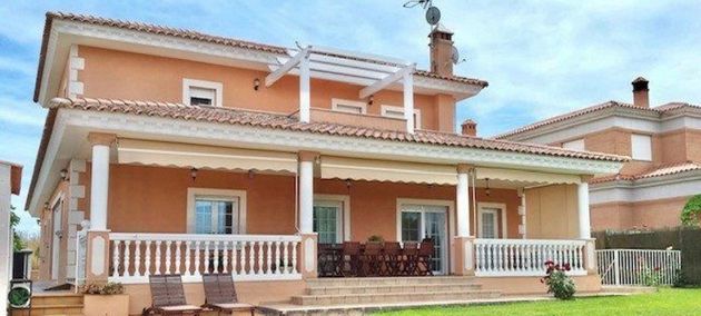 Foto 2 de Chalet en venta en Golf Guadiana de 6 habitaciones con terraza y piscina