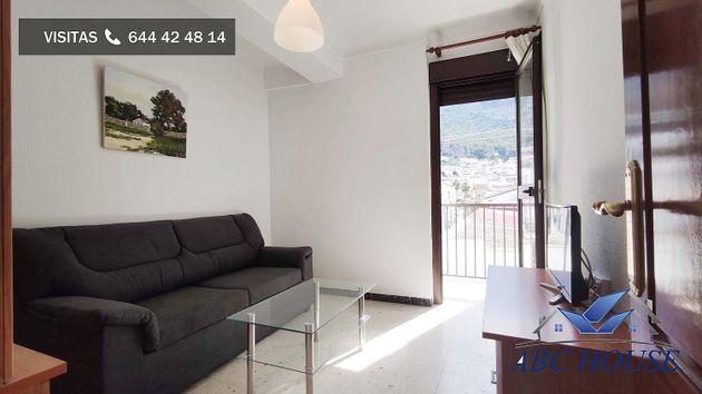Foto 1 de Venta de piso en Ubrique de 3 habitaciones con terraza y balcón